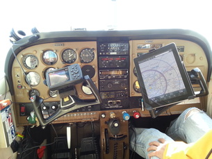 Cessna 182 cockpit with ipad